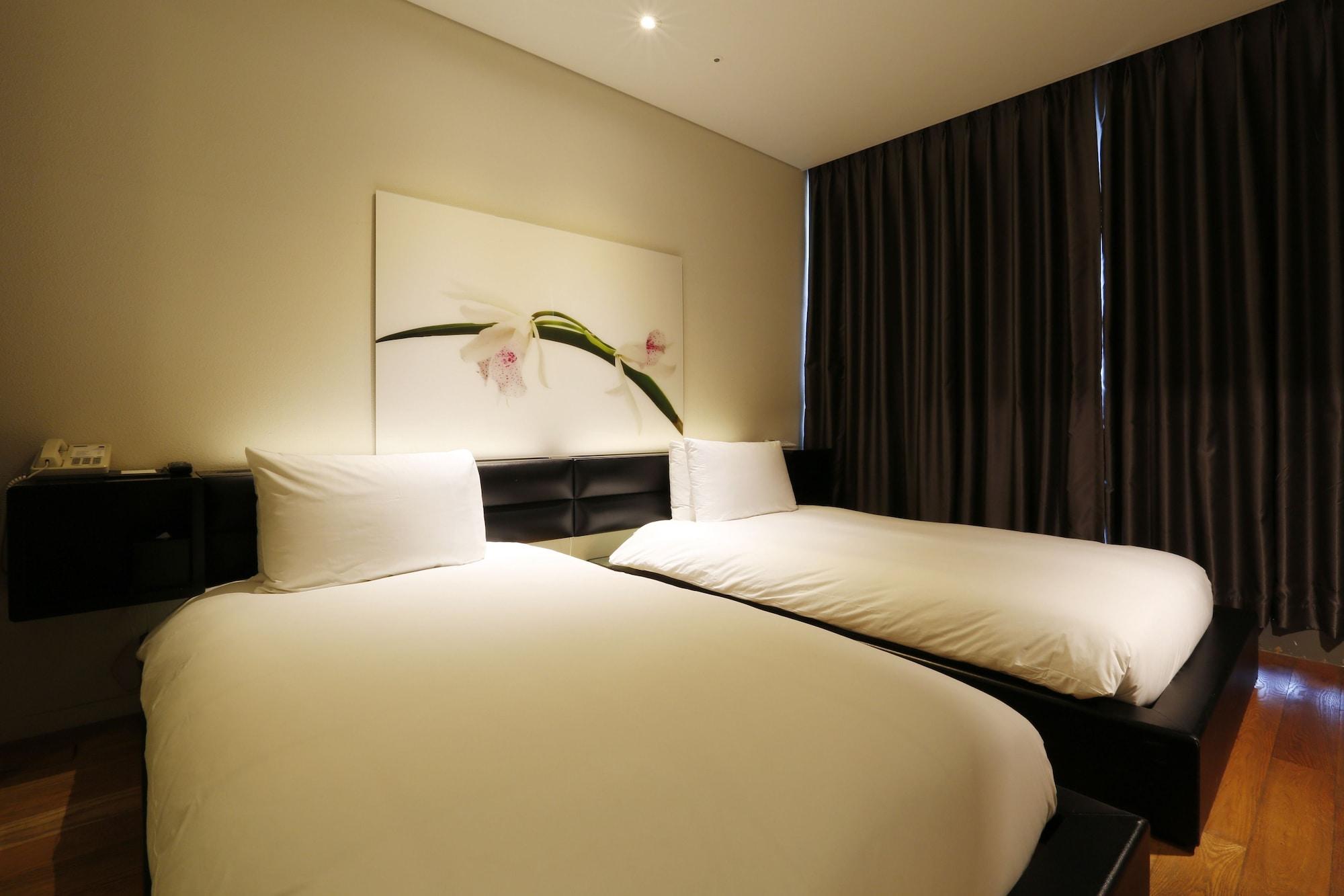 Grand Mercure Ambassador Changwon Bagian luar foto