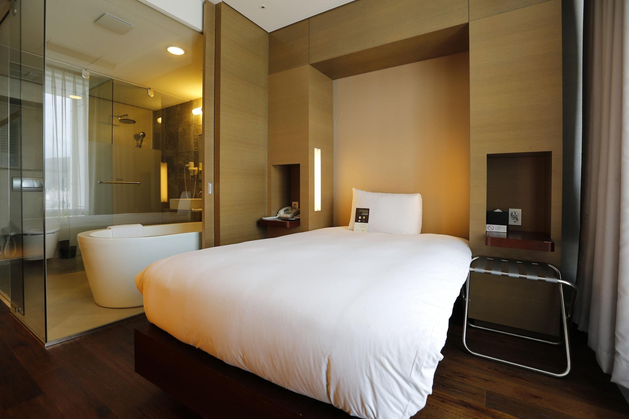 Grand Mercure Ambassador Changwon Bagian luar foto