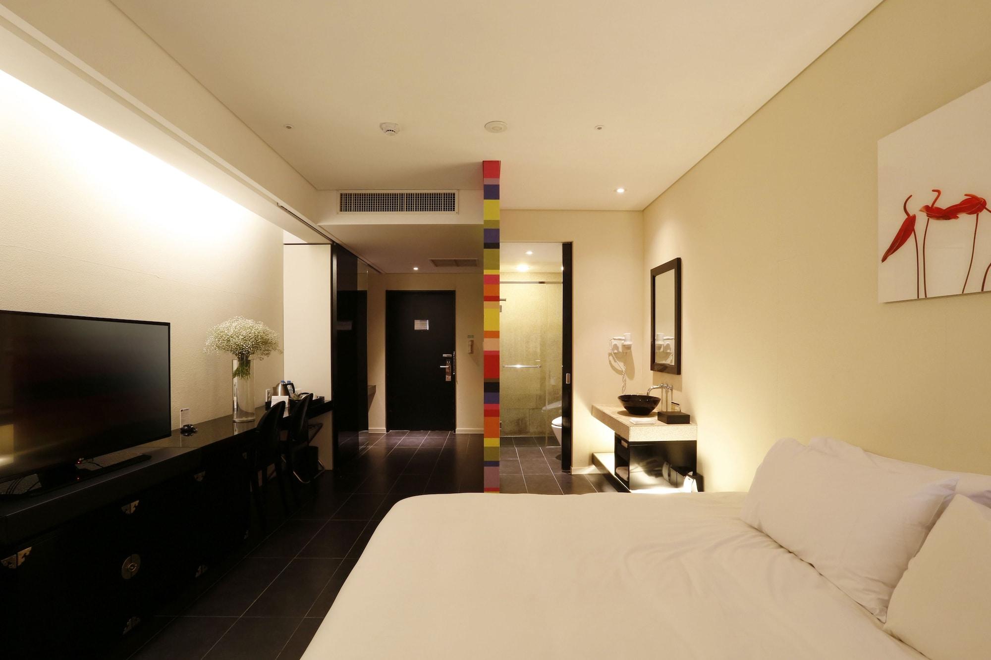 Grand Mercure Ambassador Changwon Bagian luar foto