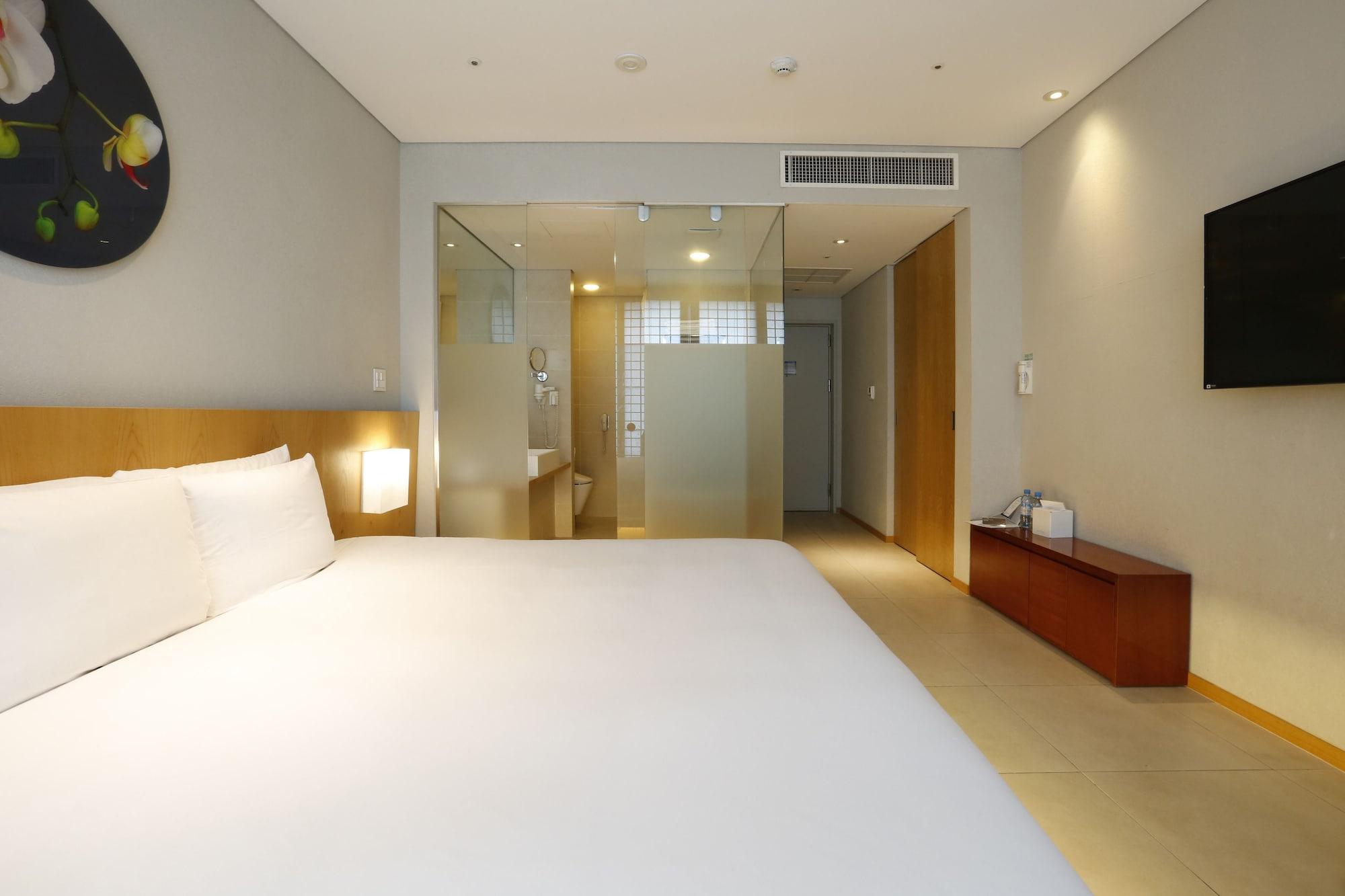 Grand Mercure Ambassador Changwon Bagian luar foto