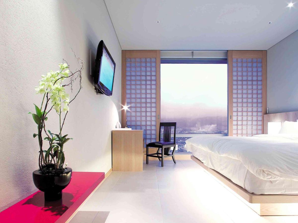 Grand Mercure Ambassador Changwon Bagian luar foto