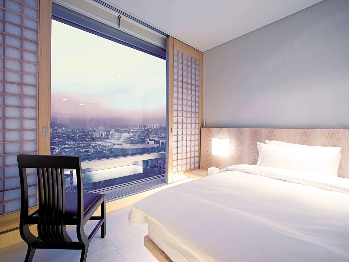 Grand Mercure Ambassador Changwon Bagian luar foto