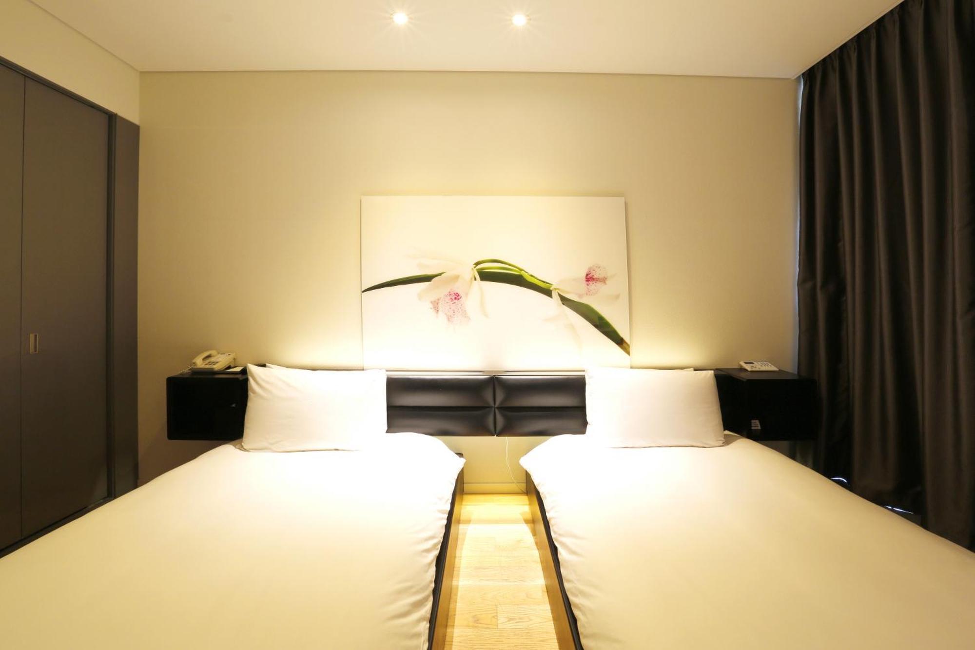 Grand Mercure Ambassador Changwon Bagian luar foto