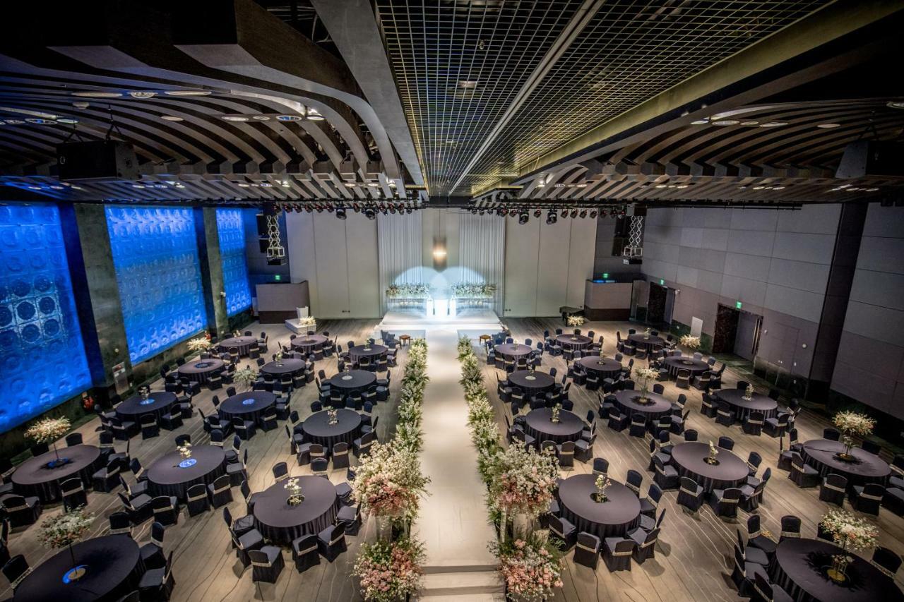 Grand Mercure Ambassador Changwon Bagian luar foto